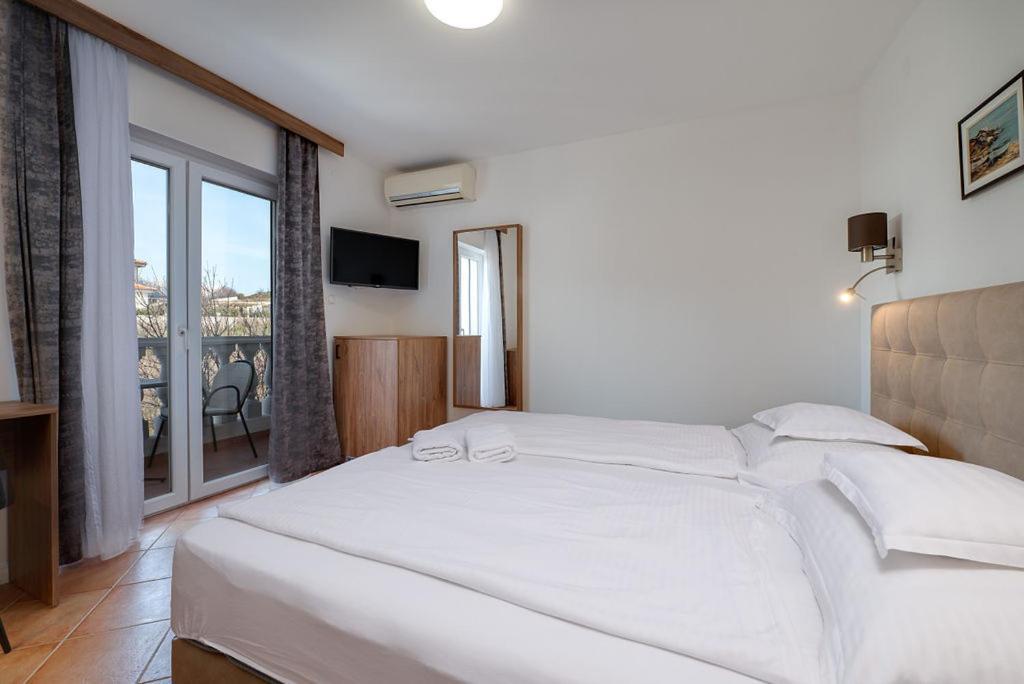 Bed & Breakfast Dosen III Baška Екстериор снимка